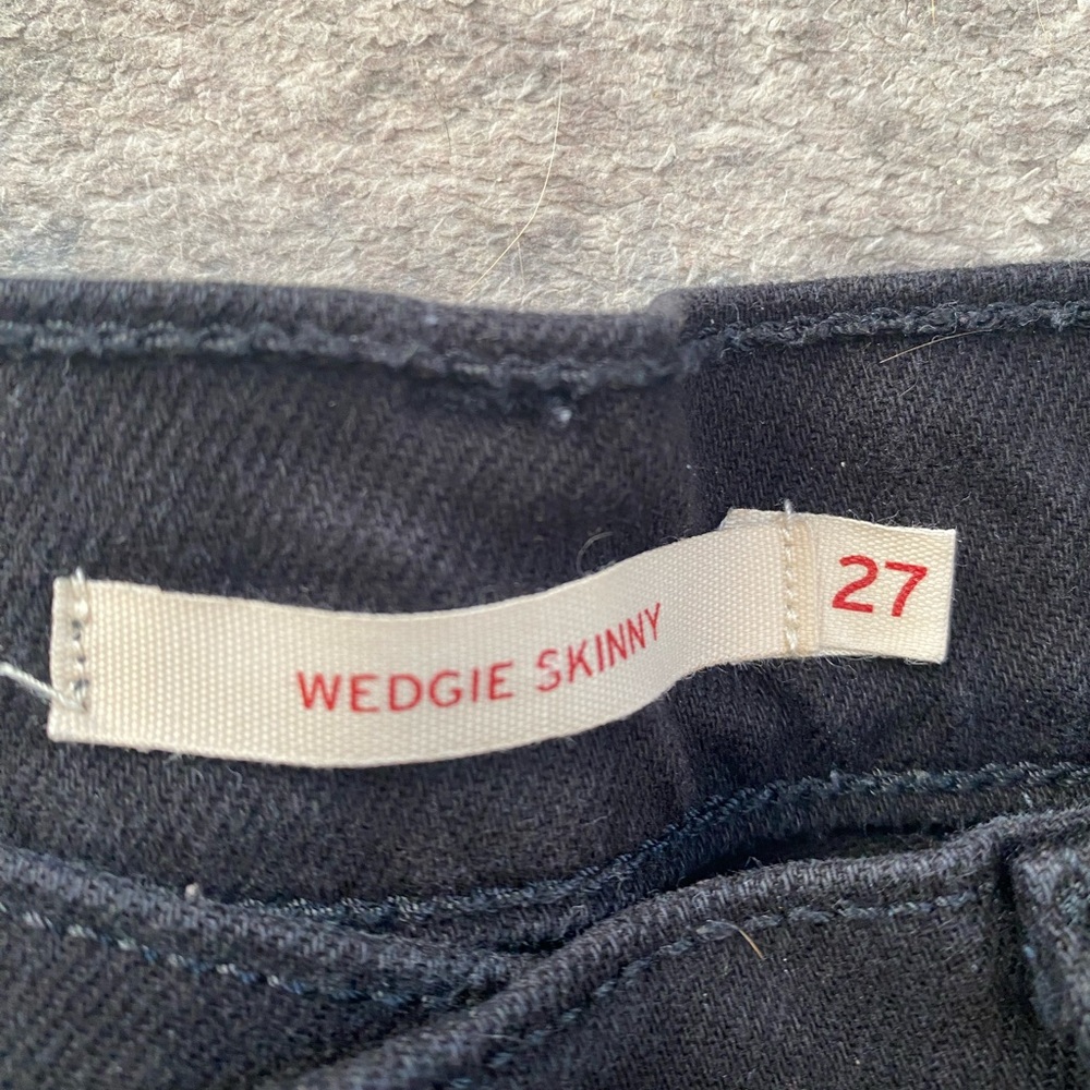 Levi Strauss Black Wedgie Skinny Jeans - Picture 2 of 3